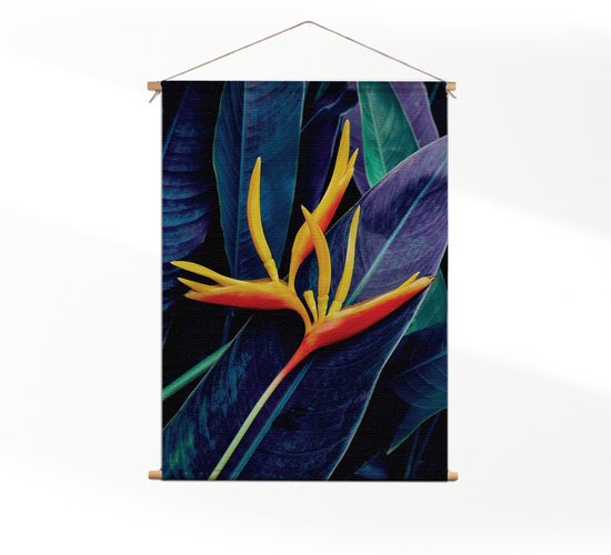 Textielposter Heliconia bloem op donkere achtergrond L (85 X 60 CM) - Wandkleed - Wanddoek - Wanddecoratie