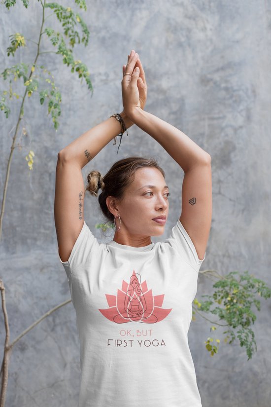 Shirt - OK, but first yoga - Wurban Wear | Grappig shirt | Yoga | Unisex tshirt | Meditatie | Yoga kleding | Yoga mat | Wit