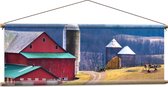 Textielposter - Rode Boerderij tussen de Bergen - 120x40 cm Foto op Textiel