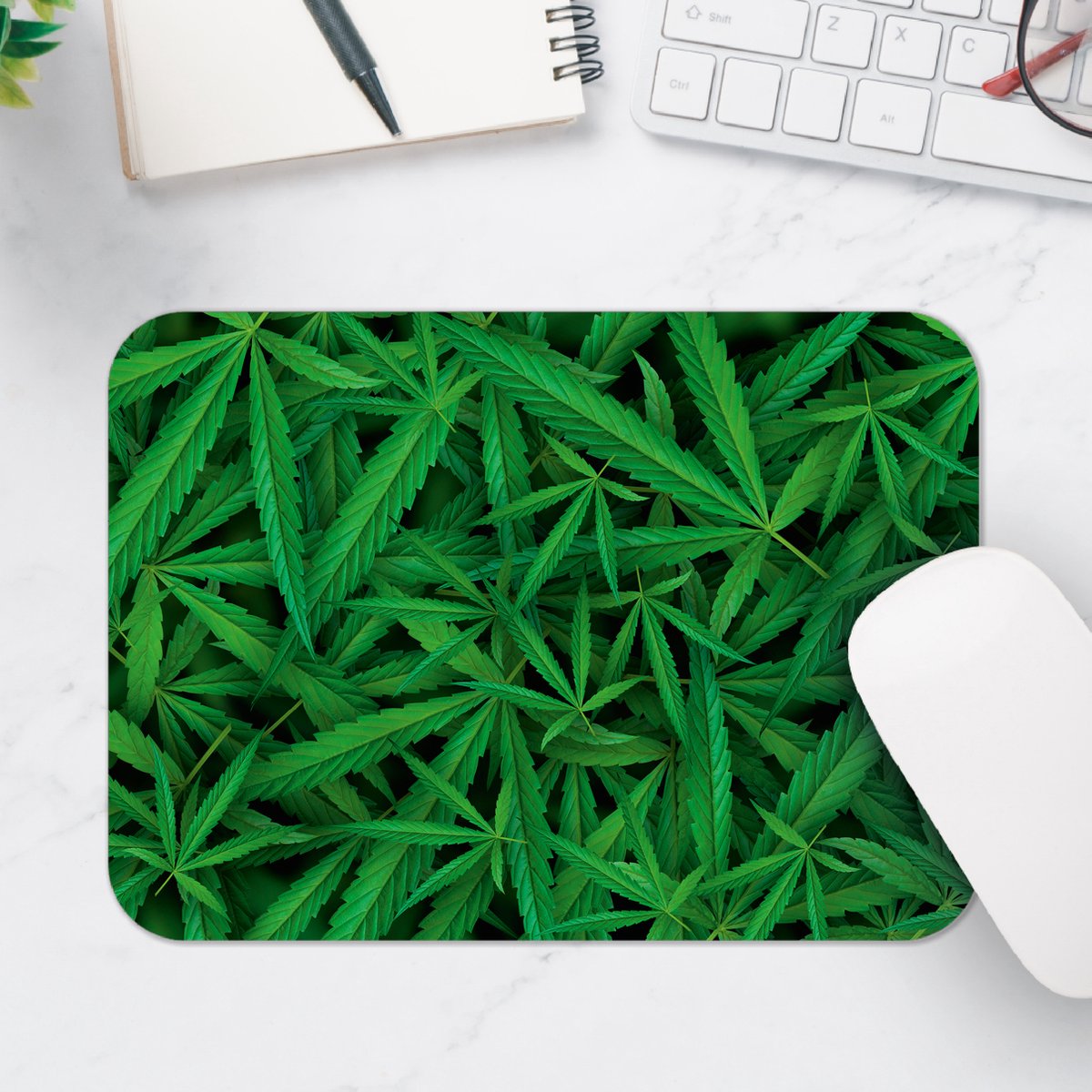 Muismat - Bovenaanzicht van Cannabis Planten - 25x18 cm - 2 mm Dik - Muismat van Vinyl