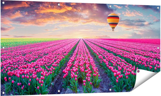 Gards Tuinposter Bloemenveld met Roze Tulpen - Luchtballon - 140x70 cm - Tuindoek - Tuindecoratie - Wanddecoratie buiten - Tuinschilderij
