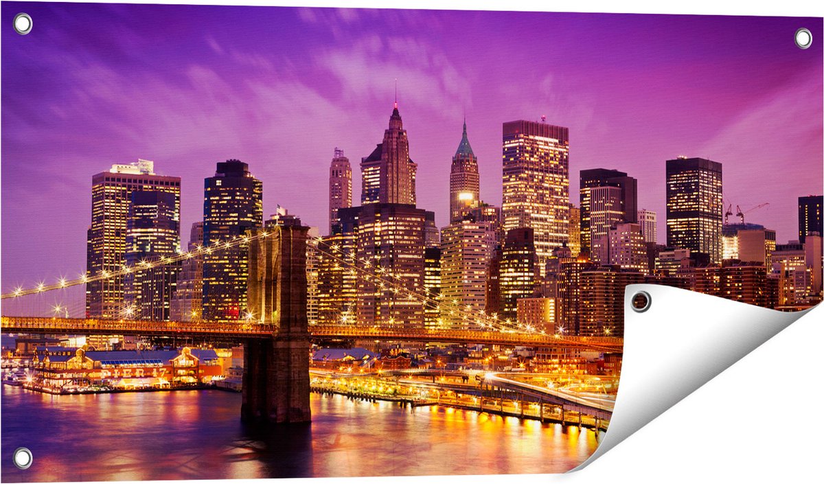 Gards Tuinposter Skyline New York van Centrum in het Paars - 80x40 cm - Tuindoek - Tuindecoratie - Wanddecoratie buiten - Tuinschilderij Multikleur