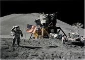 Astronaut salutes beside U.S. flag (maanlanding) - Foto op Posterpapier - 42 x 29.7 cm (A3)