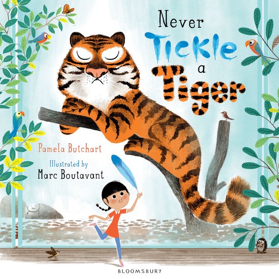 Boekcover met een tijger die slaapt op een tak. Een meisje met een veer staat onderaan.