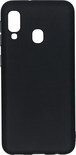 Coque de téléphone noire pour Samsung Galaxy A20e, avec découpes pour appareil photo et scanner d'empreintes digitales.