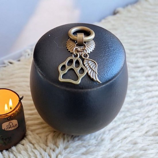 Wit mini hart urn met rood hartje