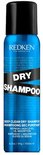 Blauwe spuitbus Redken Dry Shampoo met zwarte dop. Tekst op de bus is wit en grijs.