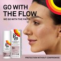 Close-up van een vrouwengezicht naast een flesje en doosje P20 Hyperpigmentation Defence SPF 50+. Grote tekst: "GO WITH THE FLOW WE GO WITH THE FACTS".