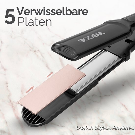 Zwarte Soosia stijltang met 5 verwisselbare platen, één roze plaat wordt in de stijltang geschoven.