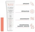 Witte tube met rode en grijze tekst. Avene Cicalfate+ crème is kalmerend, herstellend, zuiverend.