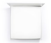 Drap-housse blanc sur un lit, vu de dessus.