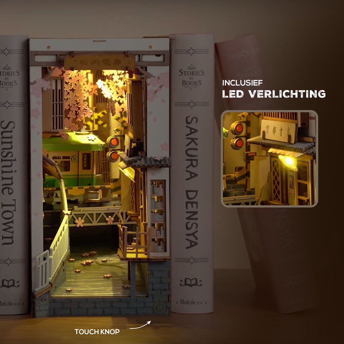 Robotime Book Nook Shelf Insert - Miniatuurhuisje Tokyo Trein met Ledverlichting - 340 stukjes - 3d Houten Puzzel - 18.5 x 10 x 24.2 cm - Boekenhouder - Bouwpakket voor Volwassenen en Kinderen - DIY - Sakura Densya — afbeelding 3