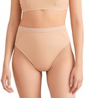 Nude, aansluitend basic topje en hoge tailleslip voor dames.