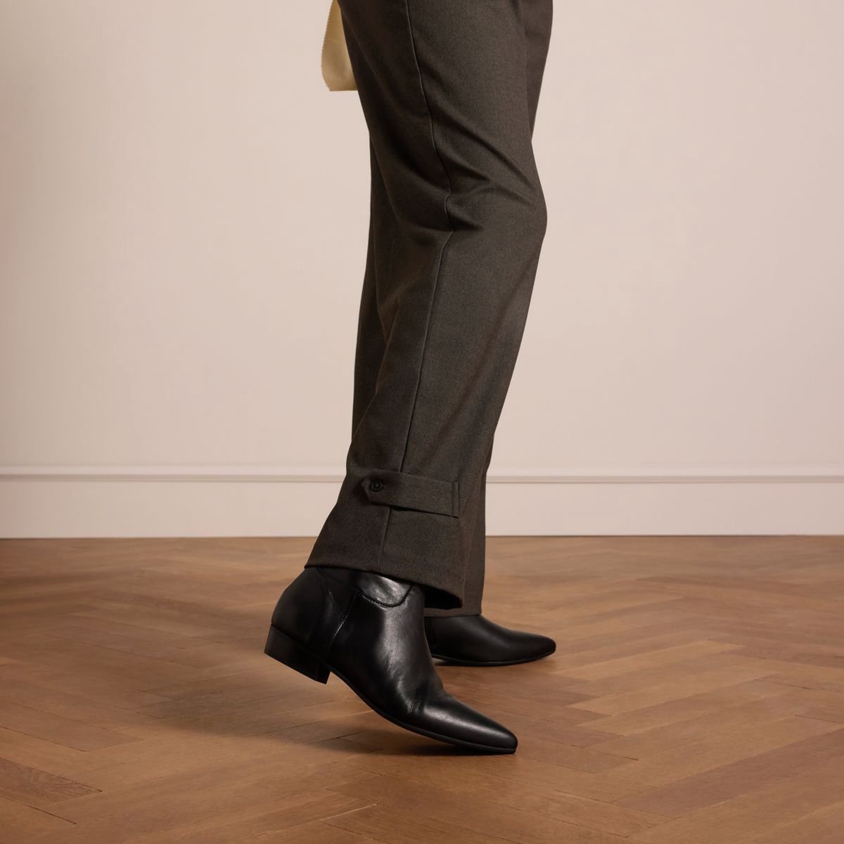 Manfield - Dames - Zwarte leren enkellaarsjes - Maat 41
