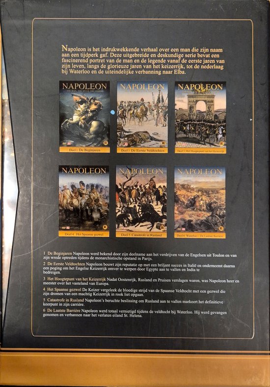 Achterkant van een DVD-boxset met zes DVD-hoezen met afbeeldingen van Napoleon en zijn veldslagen.