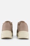 Achterkant van twee beige Skechers Slip-ins sneakers met mesh en dikke witte zolen.