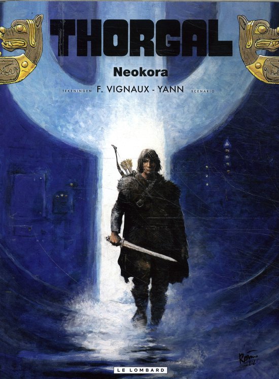 De cover van de "Thorgal - Neokora" strip, met Thorgal die een verlichte deuropening in loopt met een zwaard en pijl en boog.