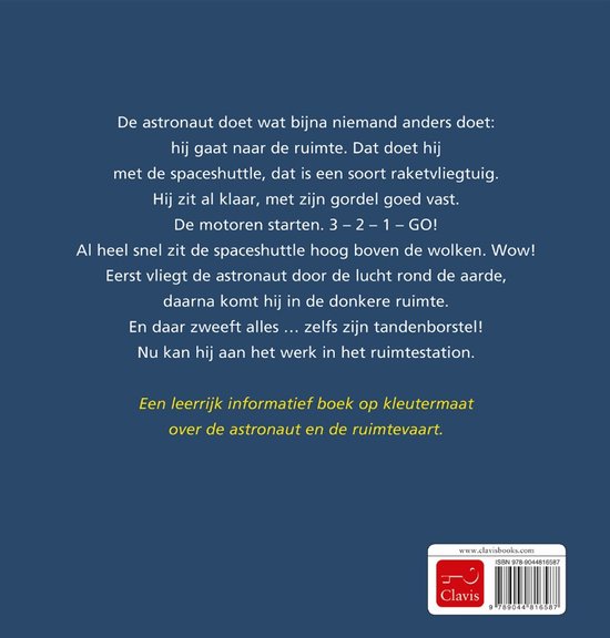 Achterkant van het boek 'De astronaut' met tekst over een reis naar de ruimte, inclusief een raketlancering.
