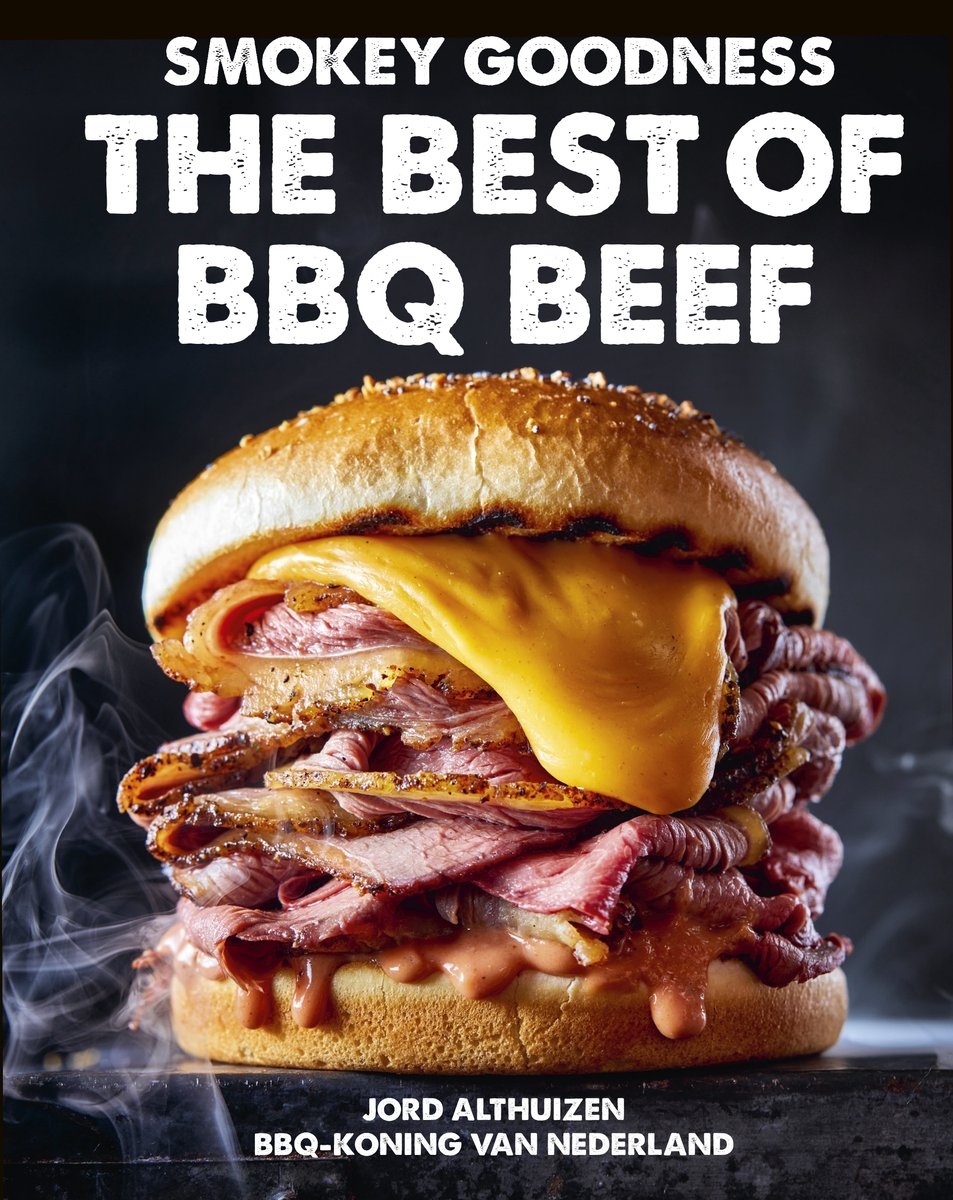 Kookboek 'Smokey Goodness - The Best of BBQ Beef' met close-up van een grote, sappige beef sandwich met gesmolten kaas.