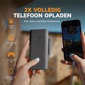 Grijze Xtorm powerbank naast een smartphone, illustreert "2x volledig telefoon opladen".