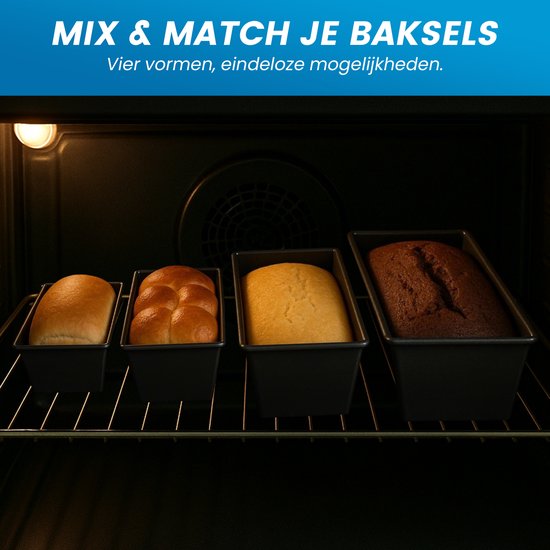 Vier verschillende gebakken broden en broodjes in donkergrijze bakvormen in een oven.