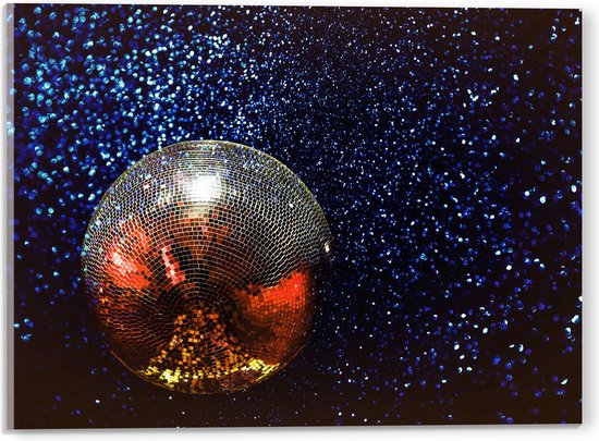Acrylglas - Glinsterende Discobal in Donkere Ruimte - 40x30 cm Foto op Acrylglas (Wanddecoratie op Acrylaat)