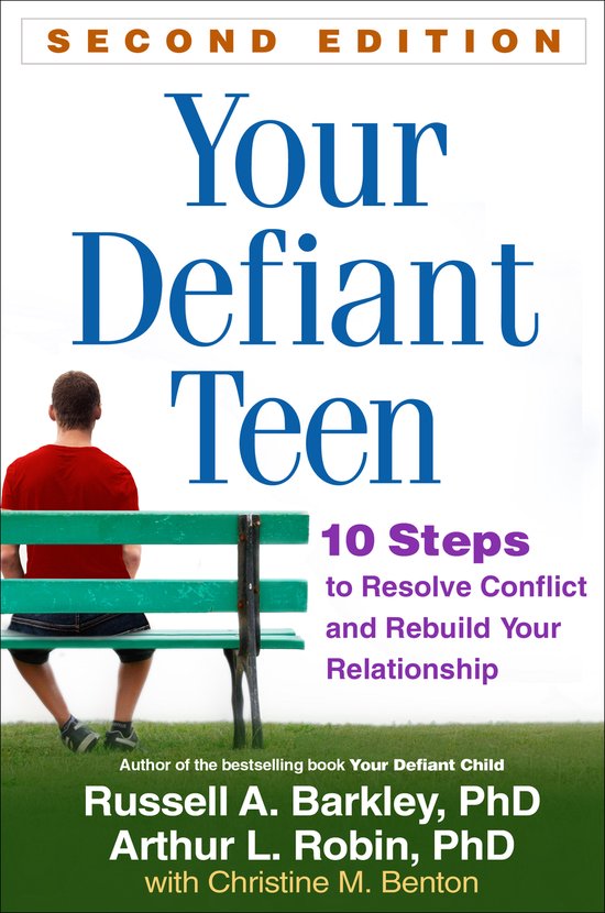 Boekomslag met de titel "Your Defiant Teen Second Edition" en een jongen die op een bankje zit.