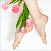 Poster Glanzend – Bos Roze Tulpen Tussen Vrouwelijke Benen tegen Witte Achtergrond - 50x50 cm Foto op Posterpapier met Glanzende Afwerking