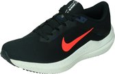 Nike winflo 10 in de kleur zwart.