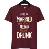 Am Getting Married | Vrijgezellenfeest Cadeau Man - Groom To Be Bachelor Party - Grappig Bruiloft En Bruidegom Bier Shirt - T-Shirt - Unisex - Burgundy - Maat L