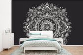 Behang - Fotobehang Mandala - Zwart wit - Bloemen - Bohemian - Natuur - Breedte 320 cm x hoogte 240 cm