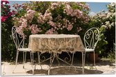 Tuinposter – Tafel - Stoelen - Tafelkleed - Bloemen - 90x60 cm Foto op Tuinposter (wanddecoratie voor buiten en binnen)