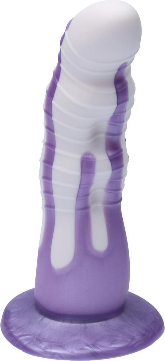 Goedkoopste Ylva & Dite - Rhea - Siliconen Dildo met zuignap - Made in Holland - Pastel Violet / Violet Metallic
