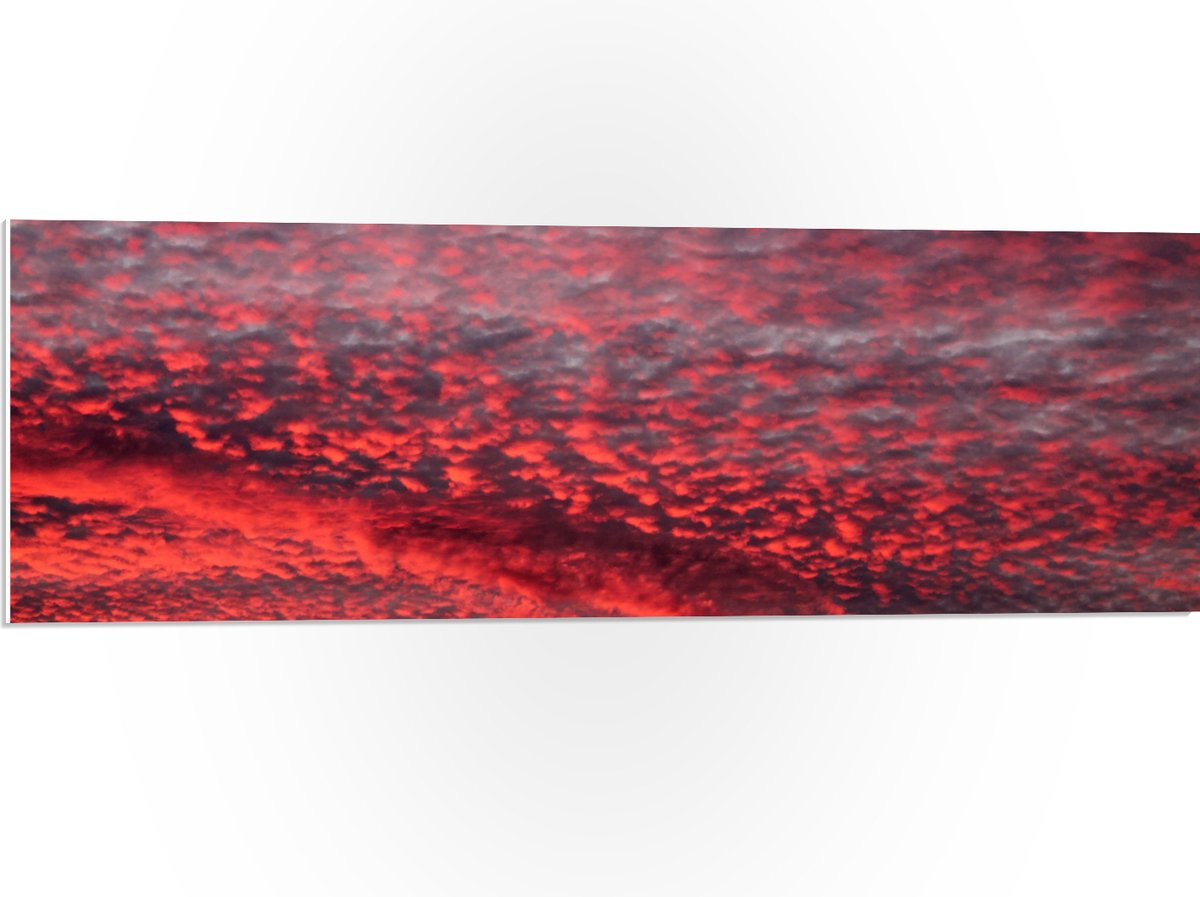 PVC Schuimplaat - Rode Gloed over Sluierbewolking in de Lucht - 90x30 cm Foto op PVC Schuimplaat (Met Ophangsysteem)