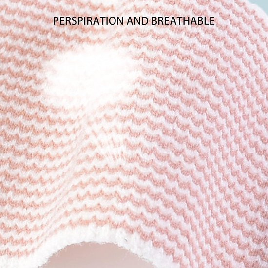 Beige en witte gebreide stof, 'PERSPIRATION AND BREATHABLE' in het zwart.