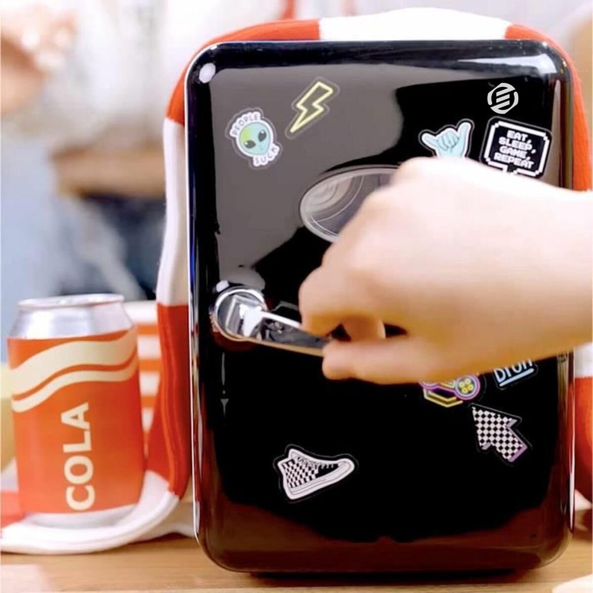 Equivera Mini Fridge - Fridge - Mini Fridge for Drinks - Mini Fridge Eten En Drinken - Mini Koelkast - Mini Koelkasten - Minikoelkast - Koelkastje -