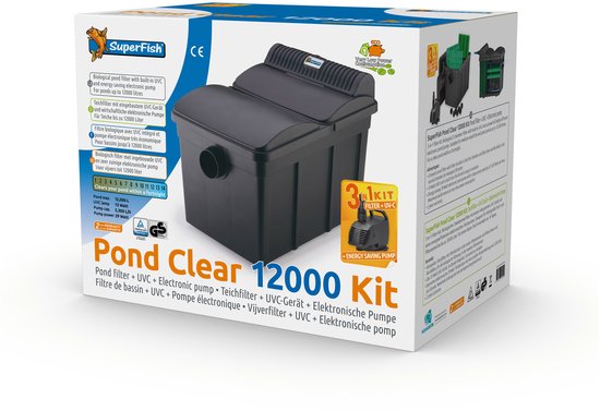 Doos met de SuperFish Pond Clear 12000 Kit, een zwarte vijverfilter met ingebouwde UVC en energiebesparende pomp.