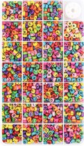Letterkralen voor Sieraden maken - Alfabet kralen voor ketting/armband/telefoonkoord etc. - Acryl – Zwarte letter op gekleurde achtergrond - 7 mm - 1400 stuks gesorteerd