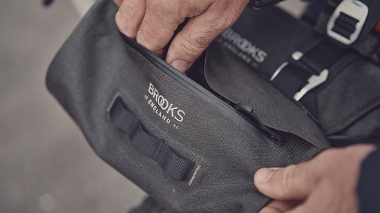 Brooks Scape Pochette De Guidon étanche – Soudée, Résistante Aux Intempéries – Fixation Rapide Par Sangles Alu – Adaptable Aux Autres Sacs Scape.