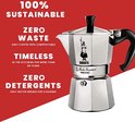 Bialetti Moka Express percolator met tekst "100% SUSTAINABLE", "ZERO WASTE", "TIMELESS", "ZERO DETERGENTS".