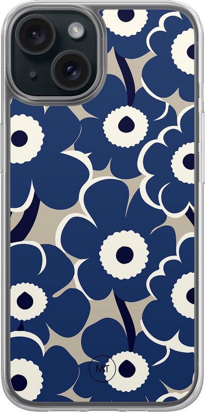 Coque pour iPhone 15 avec un motif de grandes fleurs bleues aux détails blancs et beiges.