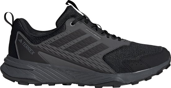 Zwarte Adidas Terrex trailrunningschoen met donkergrijze details.