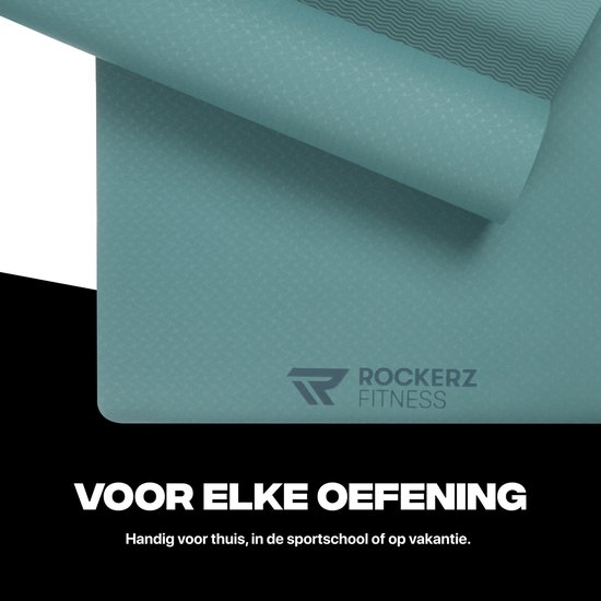 Close-up van de turquoise yogamat met Rockerz Fitness logo.