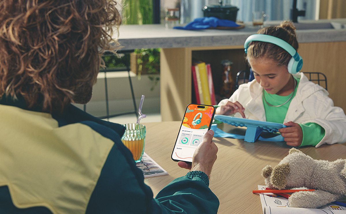 JBL JR 320BT - Draadloze Kinderkoptelefoon - Koptelefoon Kind - Bluetooth - Veilig Volume 85 dB - On ear - Kinder Hoofdtelefoon met Microfoon - 50 uur batterij - Voor Tablet, Laptop, School & Online Les - Roze Paars – foto 6