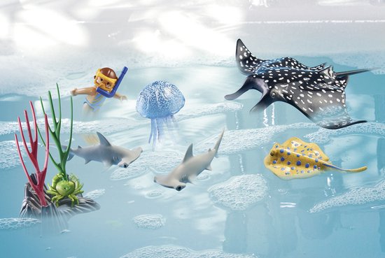 Playmobil Wiltopia aquatische scène met duikers, haaien, rog, kwallen en koraal.