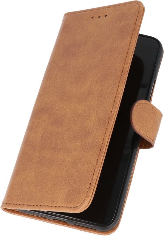 Bruin telefoonhoesje in boekstijl, deels geopend om de telefoon te tonen.