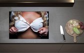 Inductieplaat Beschermer - Blonde Vrouw in Lichtroze Topje met Open Knoopjes - 71x50 cm - 2 mm Dik - Inductie Beschermer - Bescherming Inductiekookplaat - Kookplaat Beschermer van Wit Vinyl