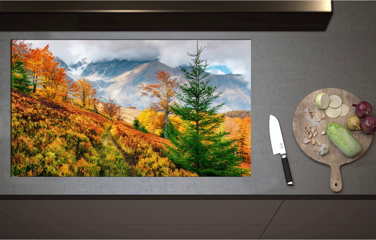 Inductieplaat Beschermer - Bomen in Verschillende Kleuren Hoog in de Bergen - 95x55 cm - 2 mm Dik - Inductie Beschermer - Bescherming Inductiekookplaat - Kookplaat Beschermer van Wit Vinyl