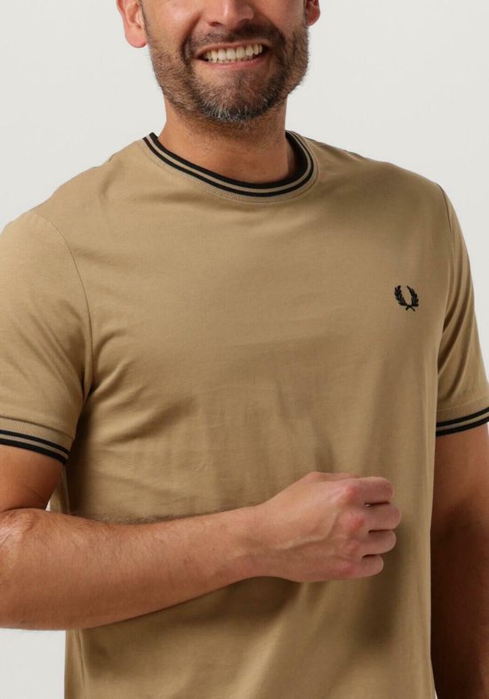 Fred Perry Twin Tipped T-shirt Polo's & T-shirts Heren - Polo shirt - Khaki - Maat XS