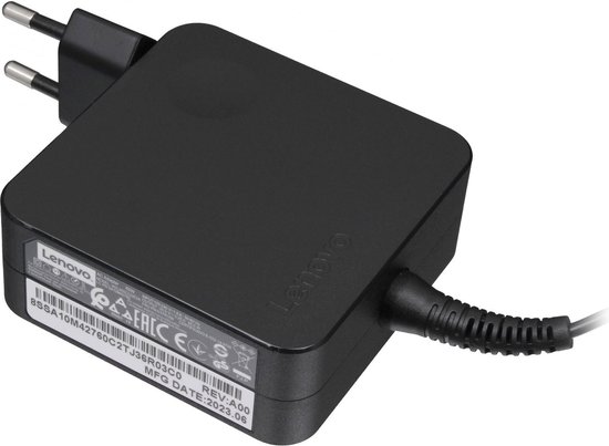 Lenovo AC-adapter met EU-stekker. Zwart, vierkant ontwerp met logo.